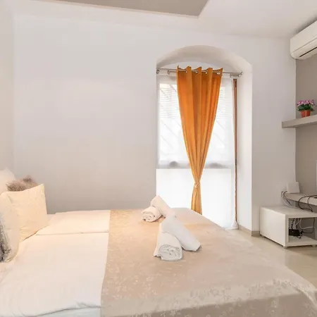 Rony Studio Apartman *